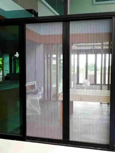 มุ้งจีบประตูลายไม้