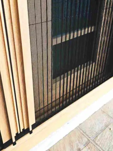 มุ้งจีบประตูลายไม้