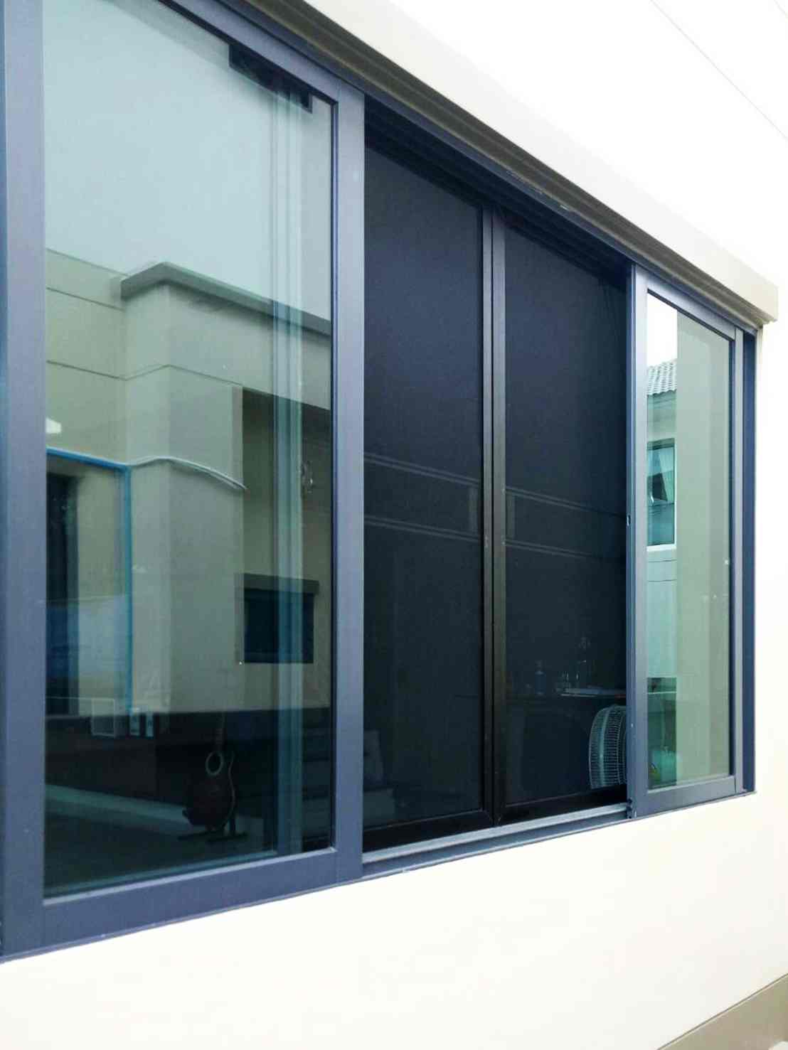 มุ้งลวดหน้าต่าง